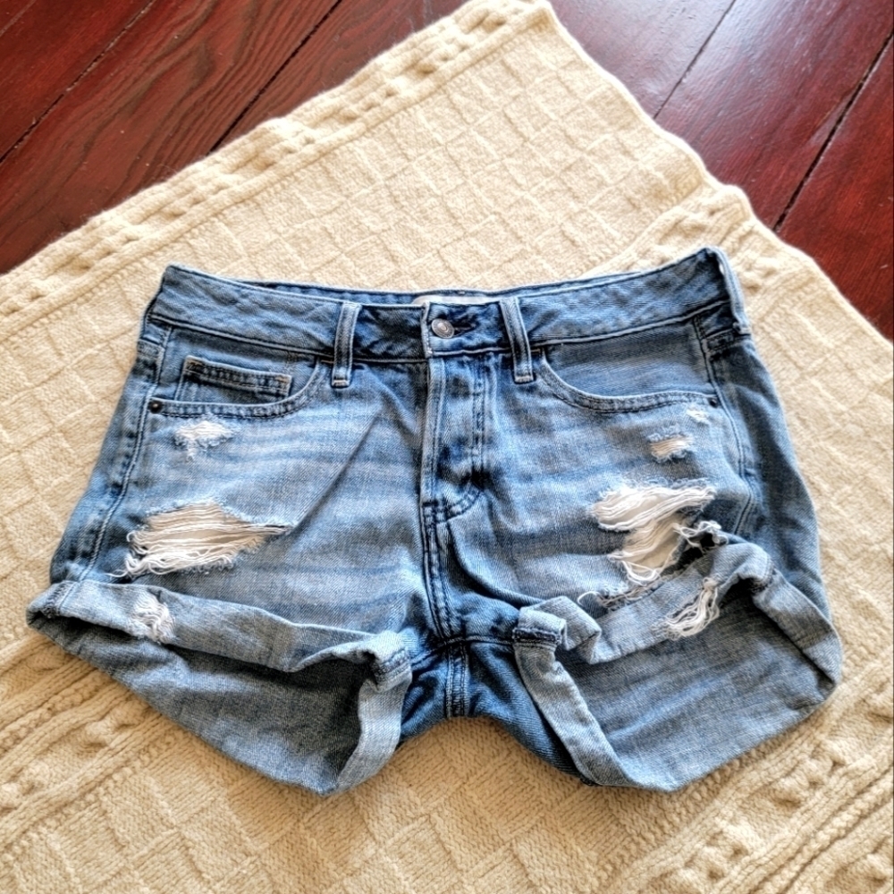 Abercrombie and Fitch Low Rise Distressed Boyfriend Jean Shorts size 2/26